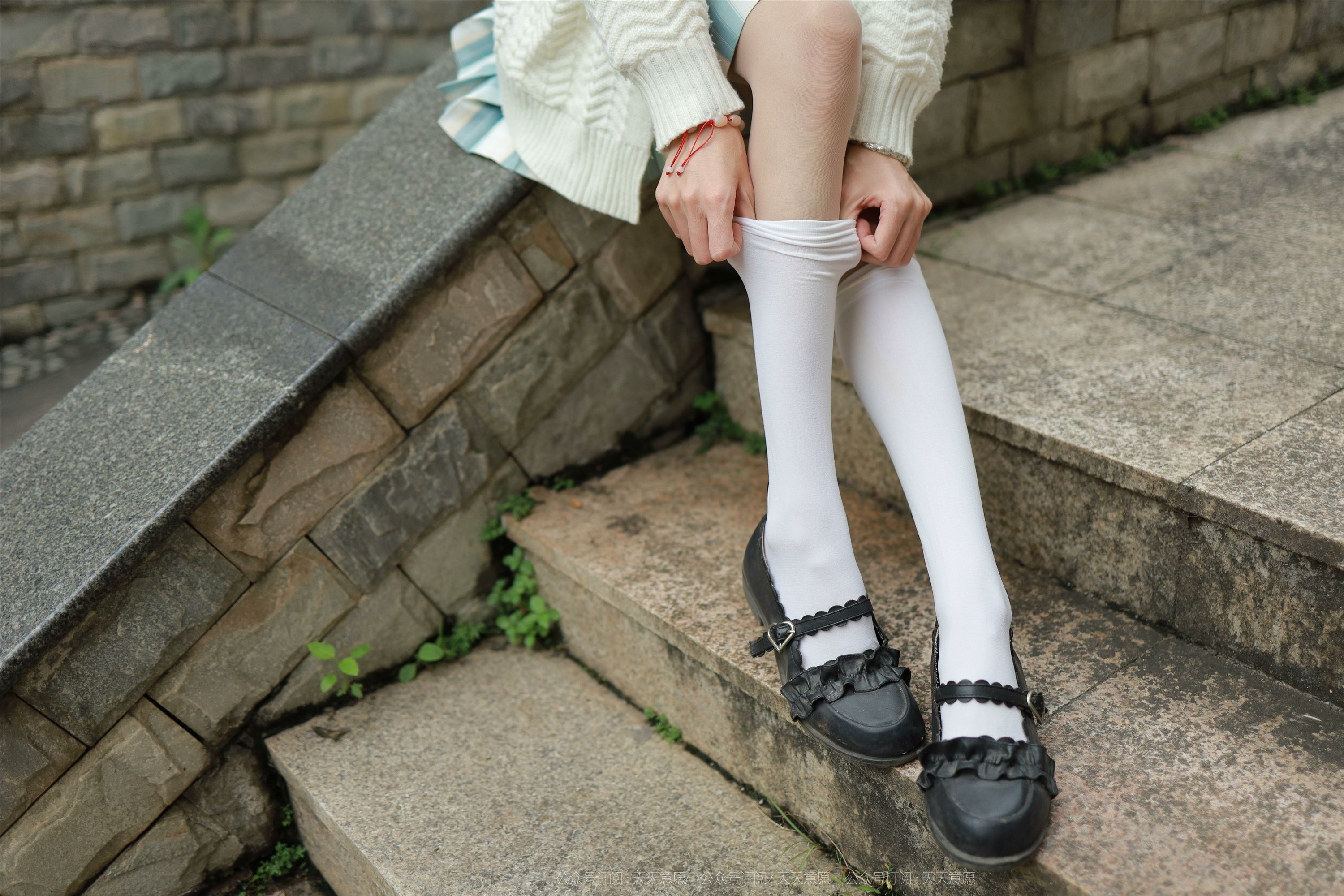 IESS异思趣向  2021.11.02 丝享家963：团团《长腿JK装》